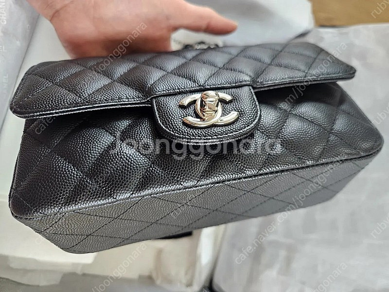 샤넬 뉴미니 캐비어 블랙 은장--1